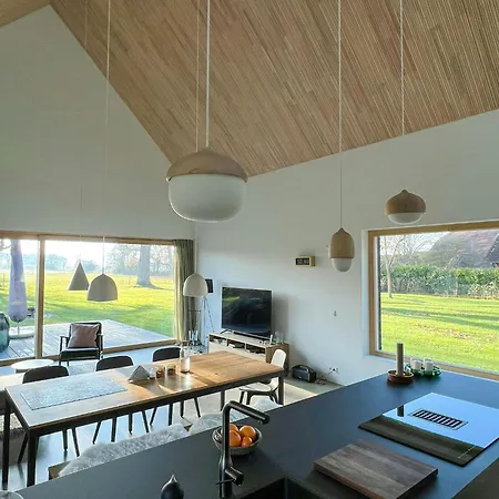 Vakantiehuis Architect's House With Nature View *